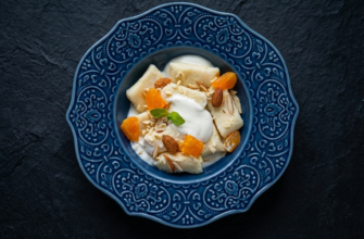 ПП-завтрак: ленивые вареники с курагой, орехами, мятой и сметаной